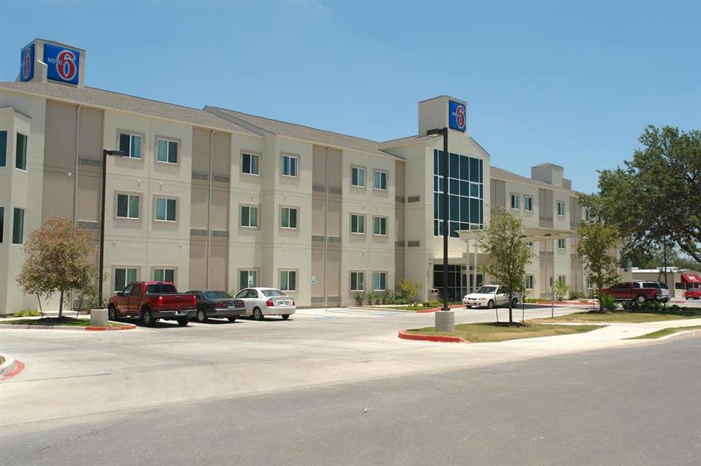 Baymont By Wyndham Airport Hotel