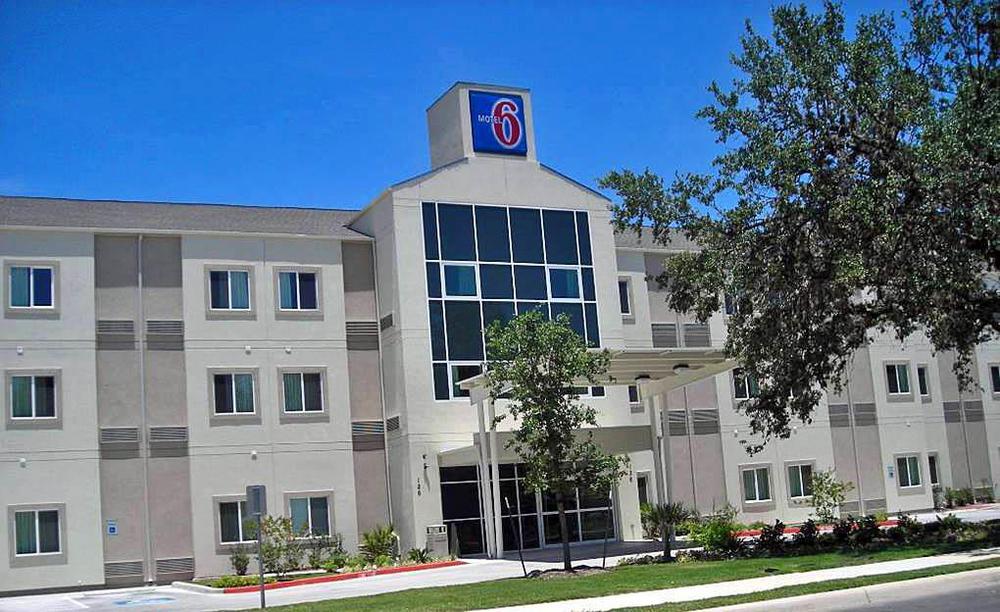 Baymont By Wyndham Airport 2*