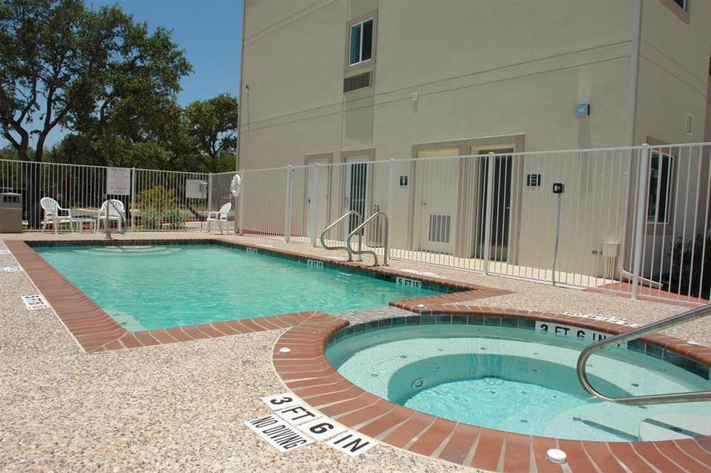 Baymont By Wyndham Airport Hotel