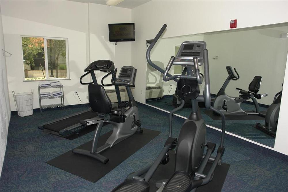 Baymont By Wyndham Airport 2*