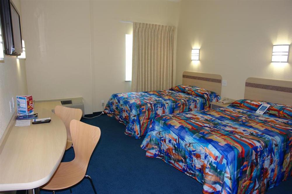 Baymont By Wyndham Airport Hotel San Antonio