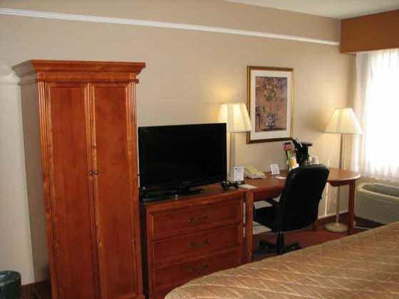 La Quinta By Wyndham Brooks City Base Hotel San Antonio
