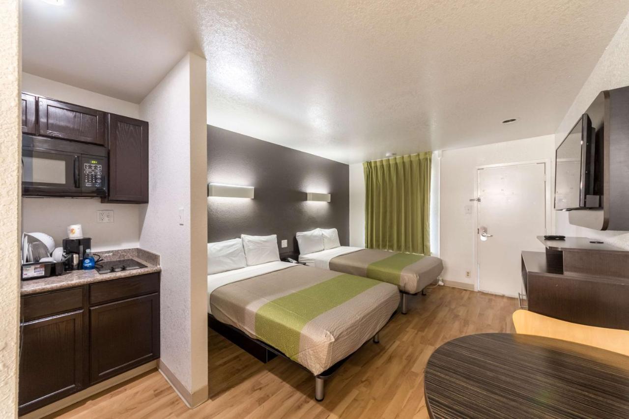 Hotel 6-san Antonio, Tx - Sam Houston Area