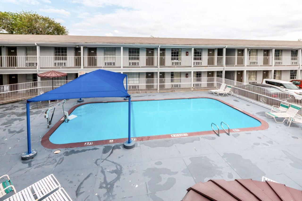 Hotel 6-san Antonio, Tx - Sam Houston Area