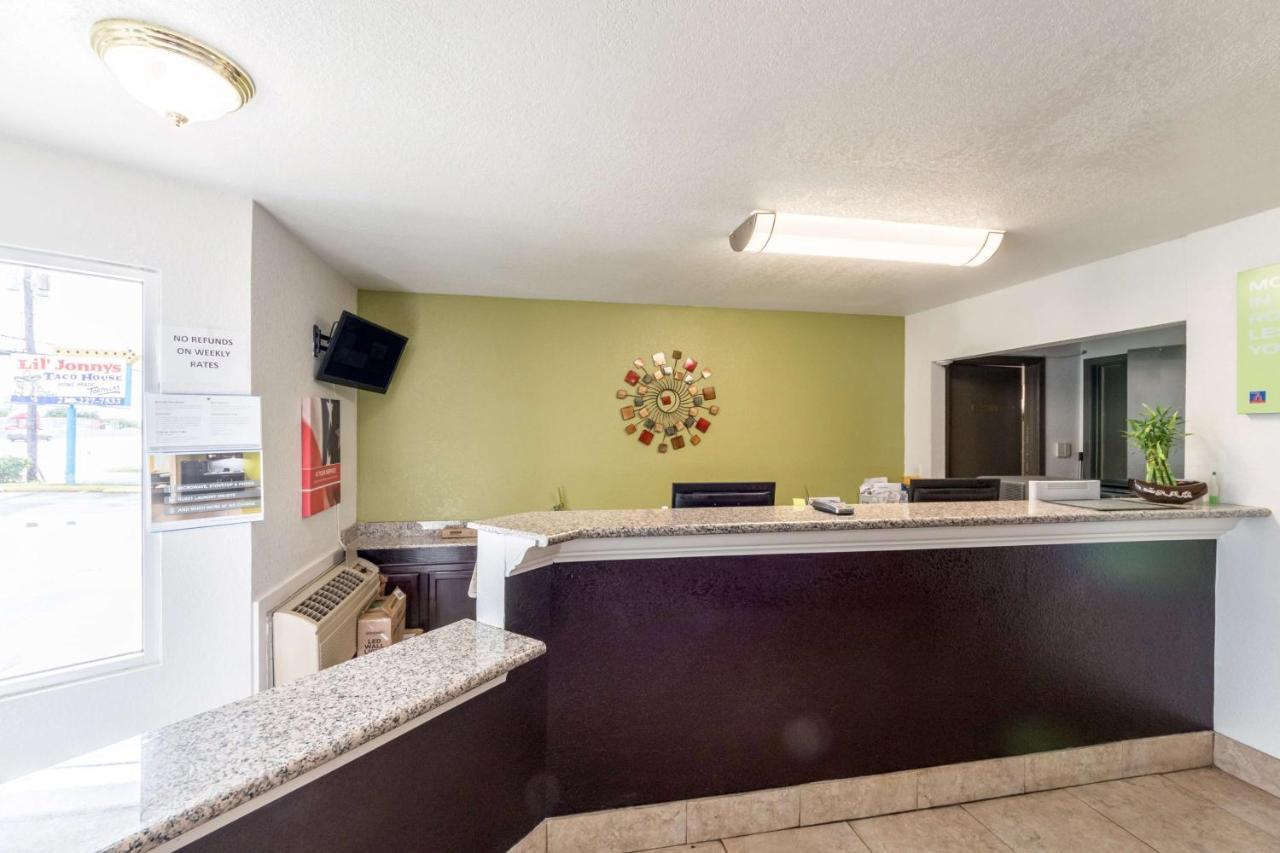 Hotel 6-san Antonio, Tx - Sam Houston Area