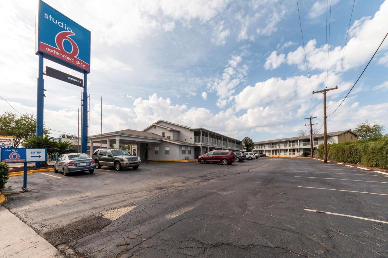 Hotel 6-san Antonio, Tx - Sam Houston Area