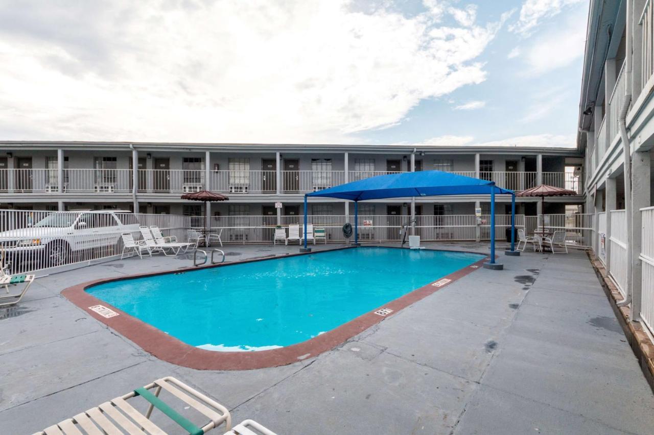 Hotel 6-san Antonio, Tx - Sam Houston Area
