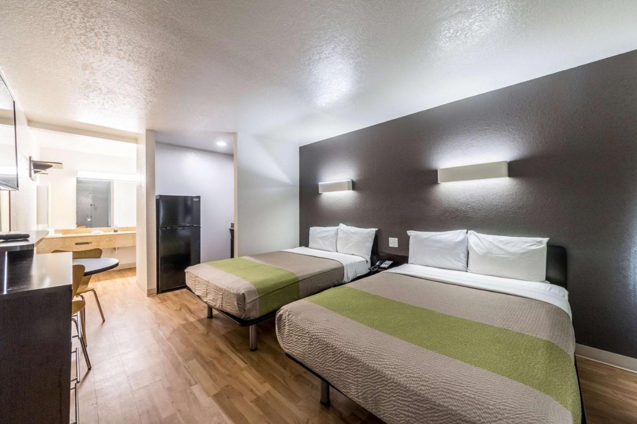 Hotel 6-san Antonio, Tx - Sam Houston Area 2*