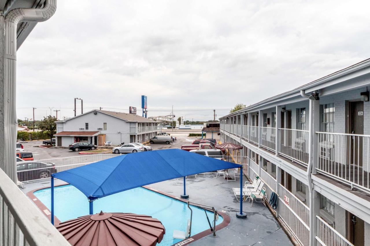 Hotel 6-san Antonio, Tx - Sam Houston Area