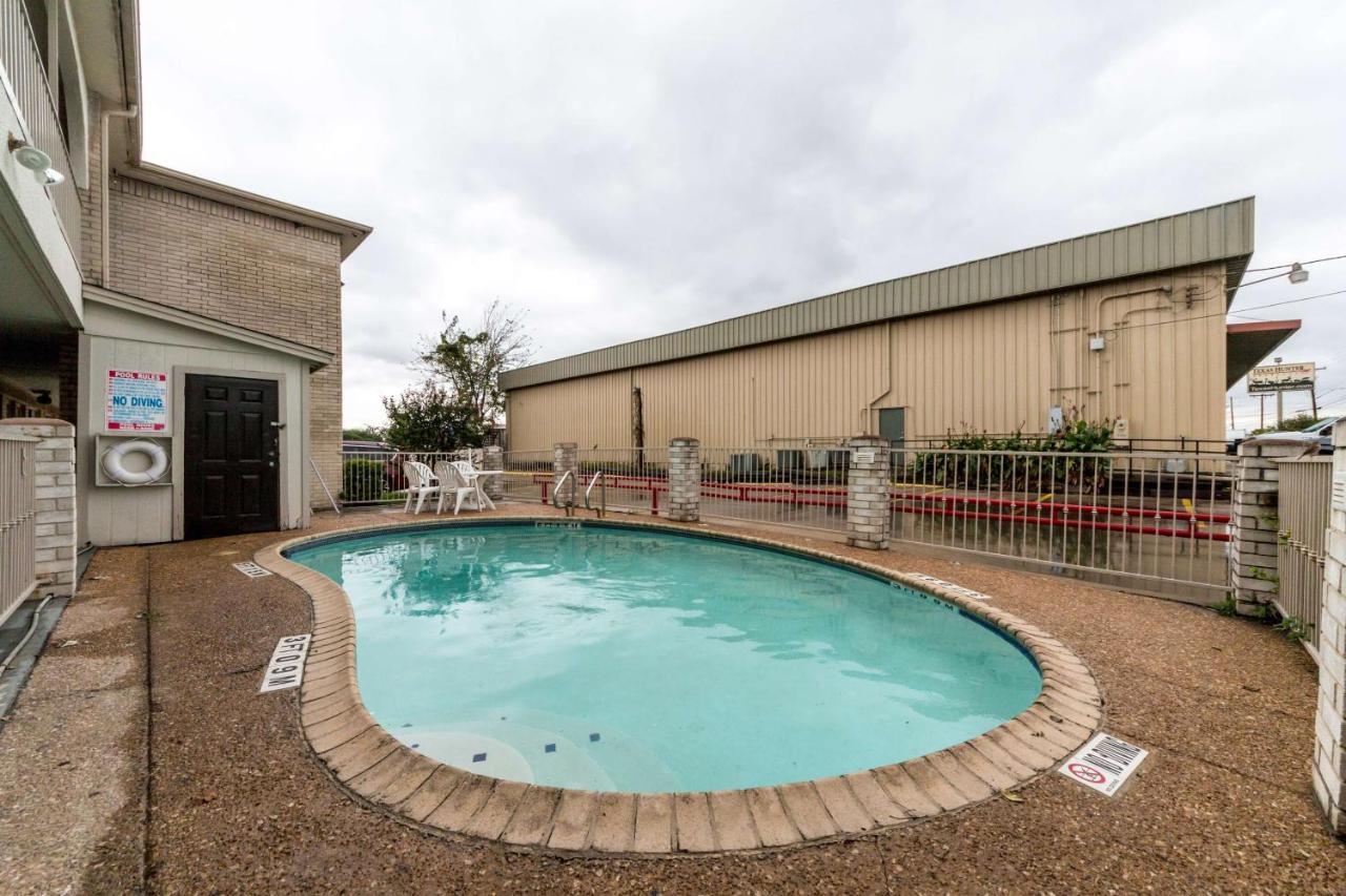 6 San Antonio, Tx - Frost Bank Center Hotel 2*
