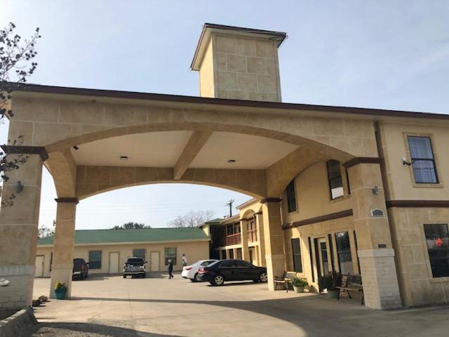 Pinn Road And Lackland Afb And Seaworld Motel 2*