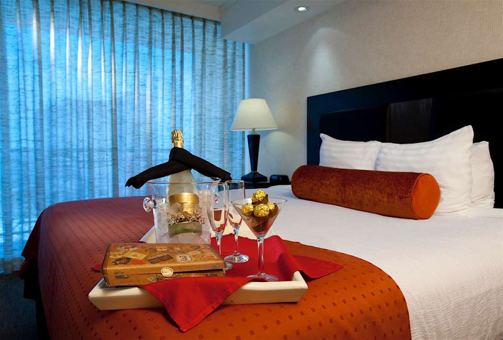 El Tropicano Riverwalk Hotel