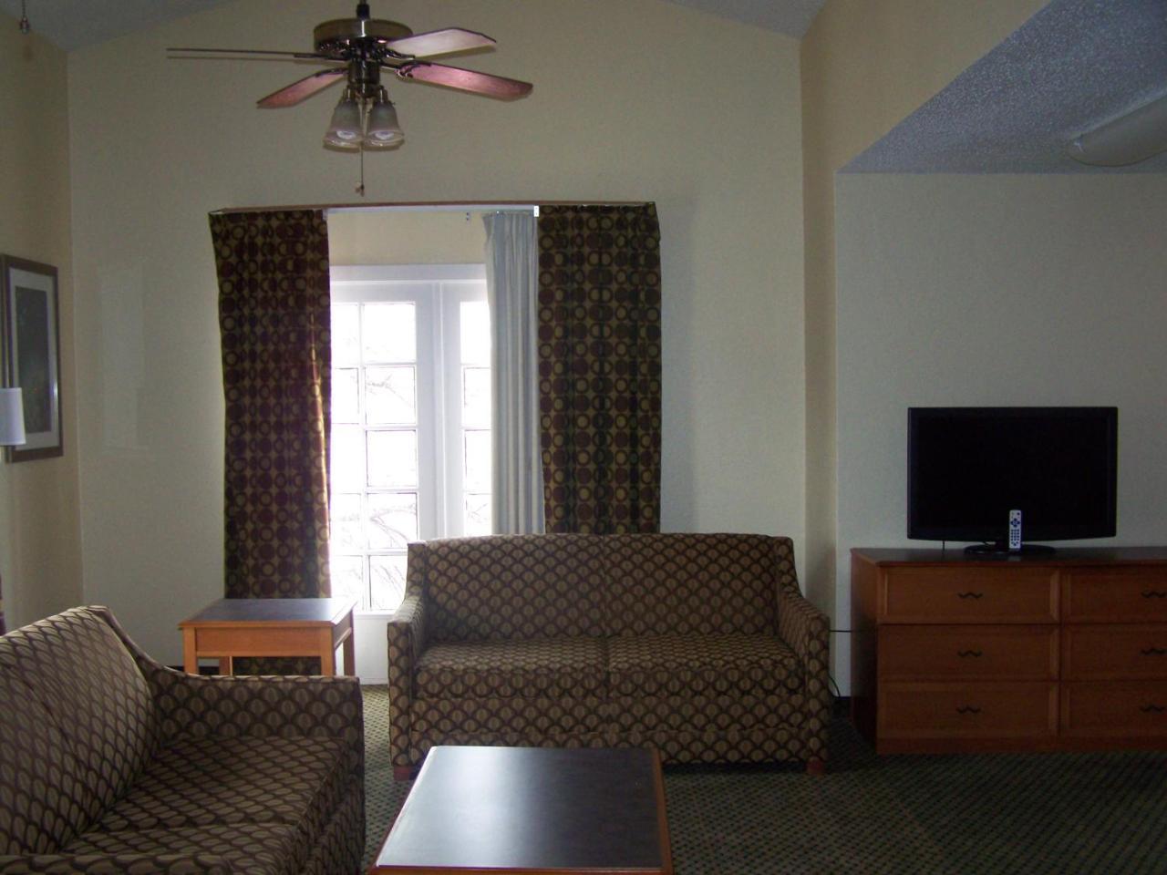 Baymont By Wyndham Near South Texas Medical Ctr