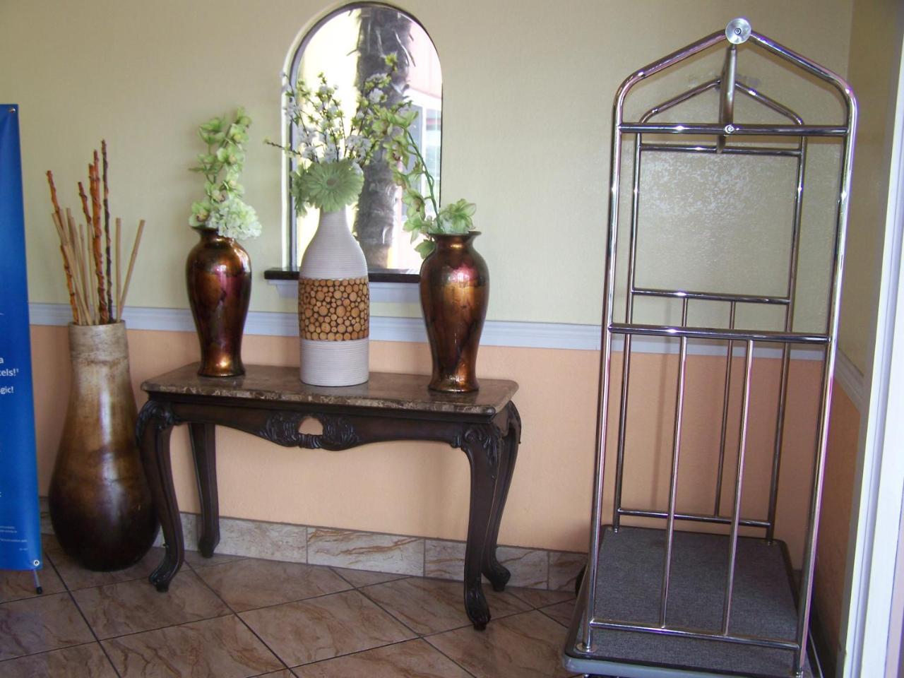 Baymont By Wyndham Near South Texas Medical Ctr Hotel 2*