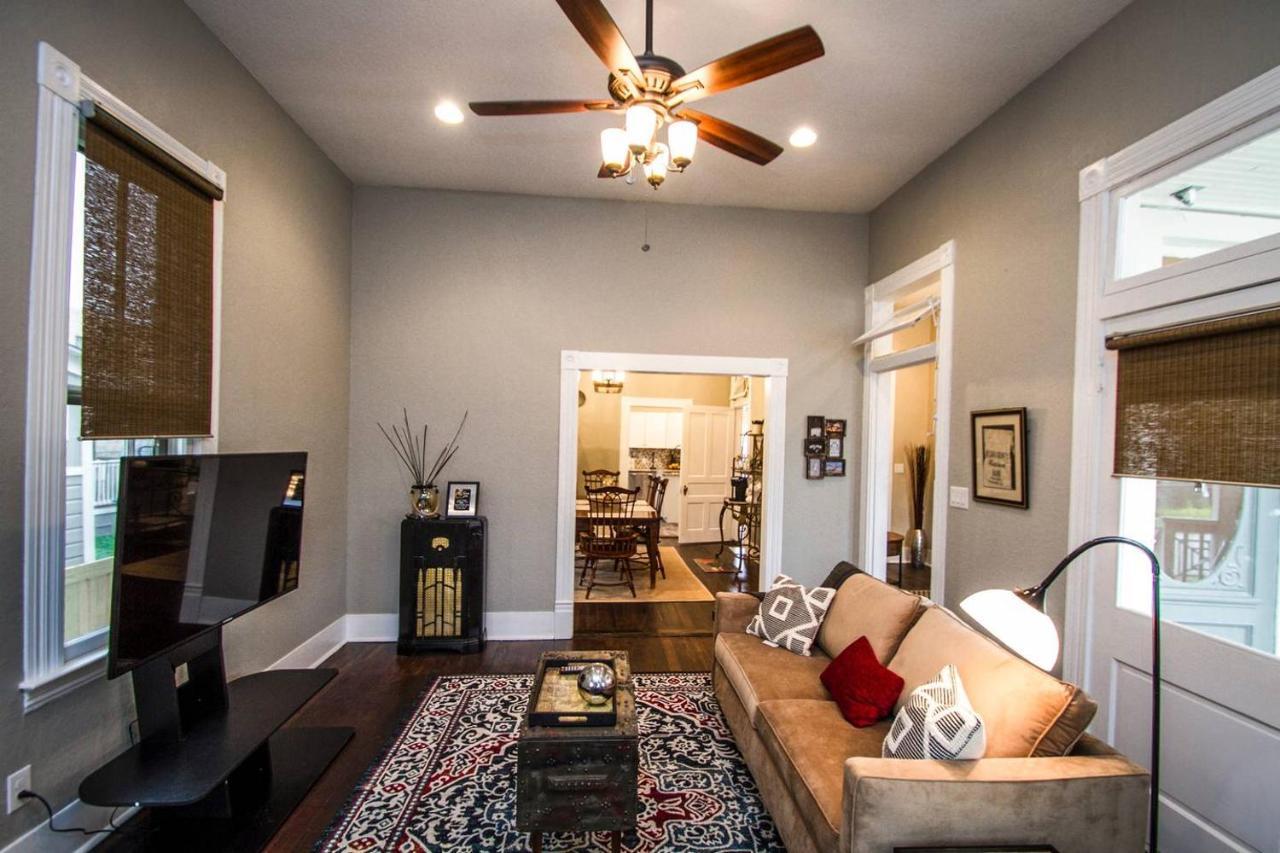 Wyoming St Restored Historic 2br/1ba Downtown Holiday home San Antonio