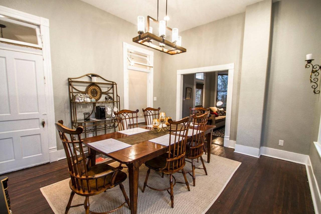 Wyoming St Restored Historic 2br/1ba Downtown Holiday home San Antonio