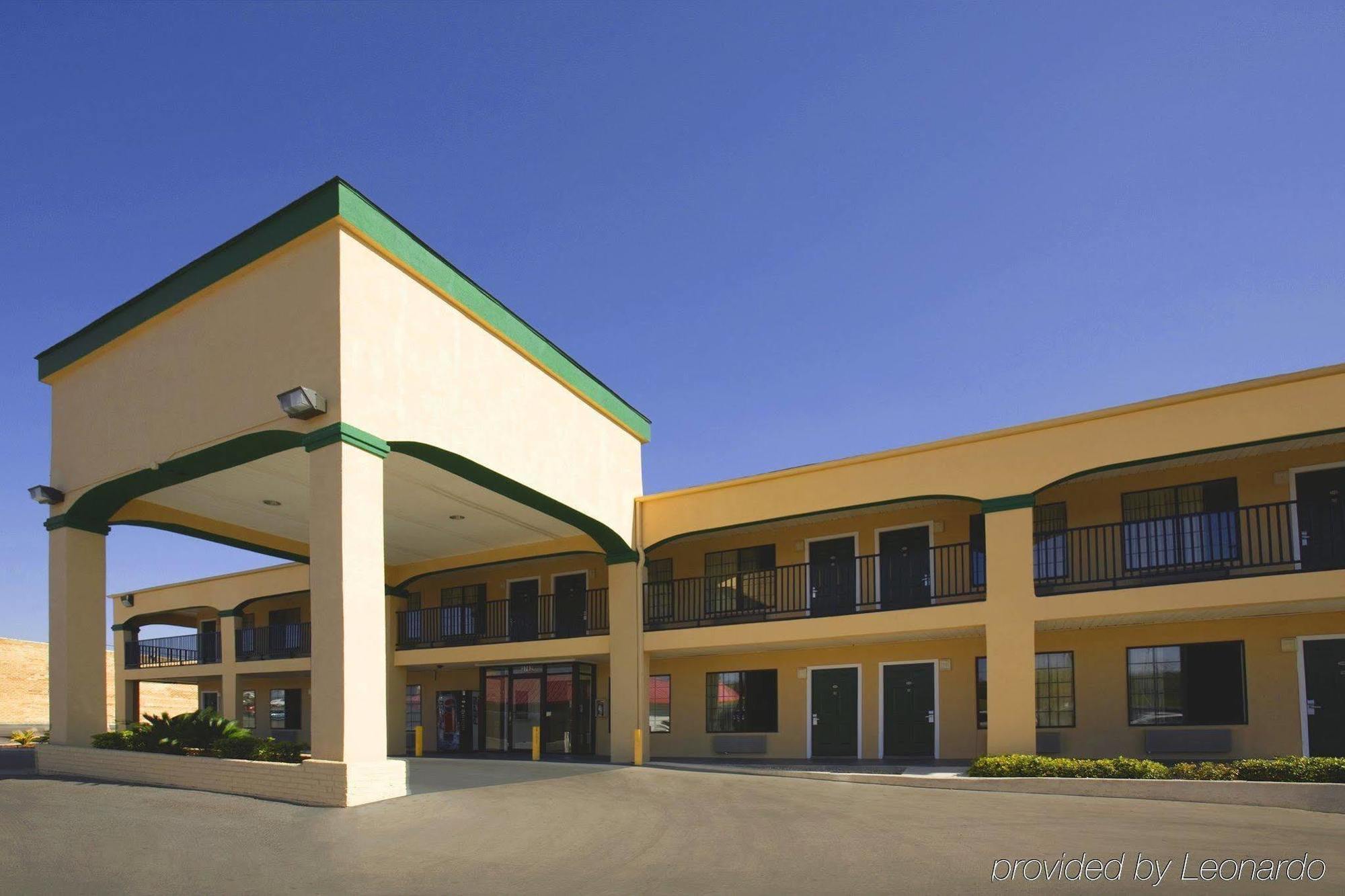 Oyo & Medical Center 2*