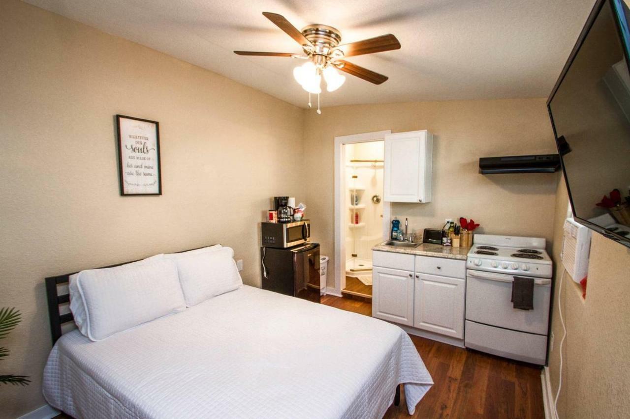 Remodeled Studio Near Downtown Apartment