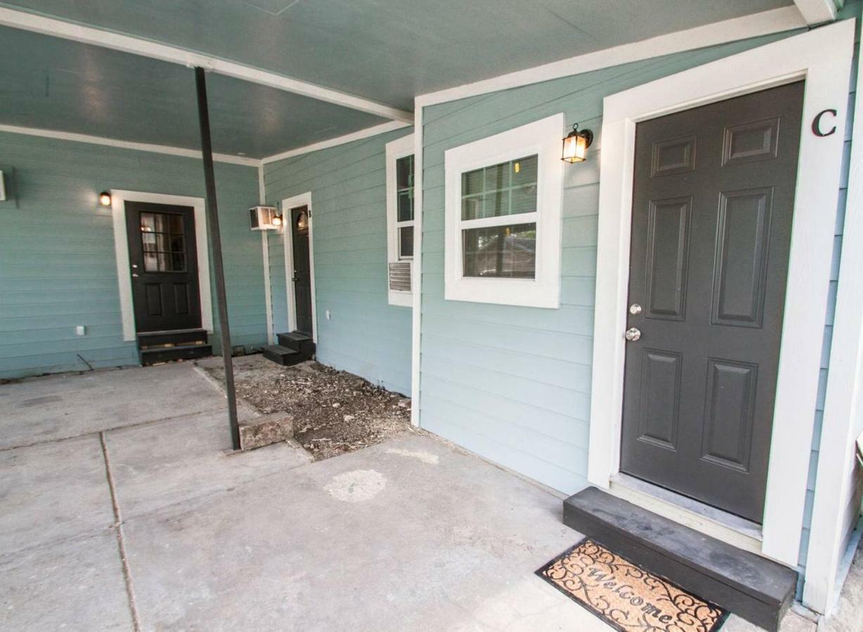 Remodeled Studio Near Downtown Apartment *