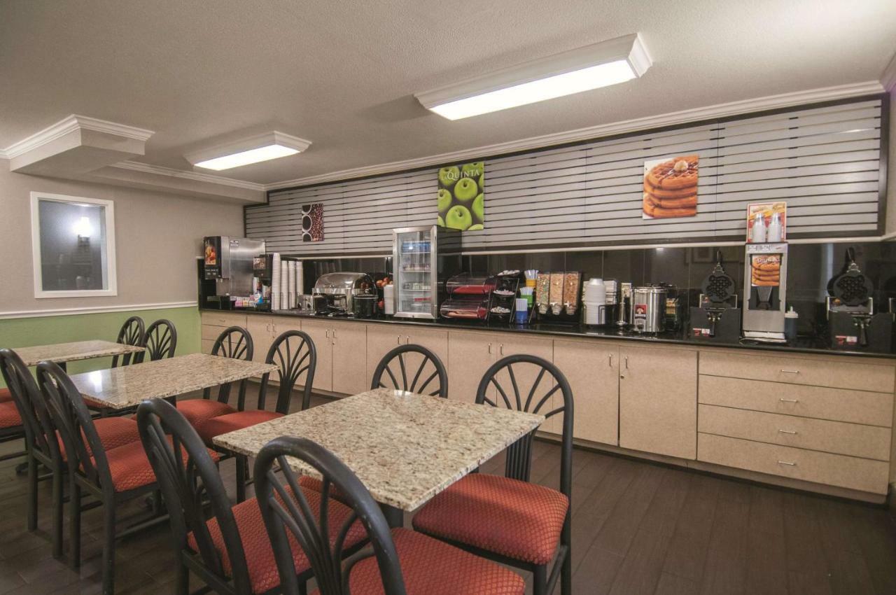 La Quinta By Wyndham Brooks City Base 3*