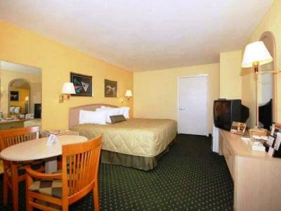 Ramada By Wyndham Near Seaworld - Lackland Afb 3*