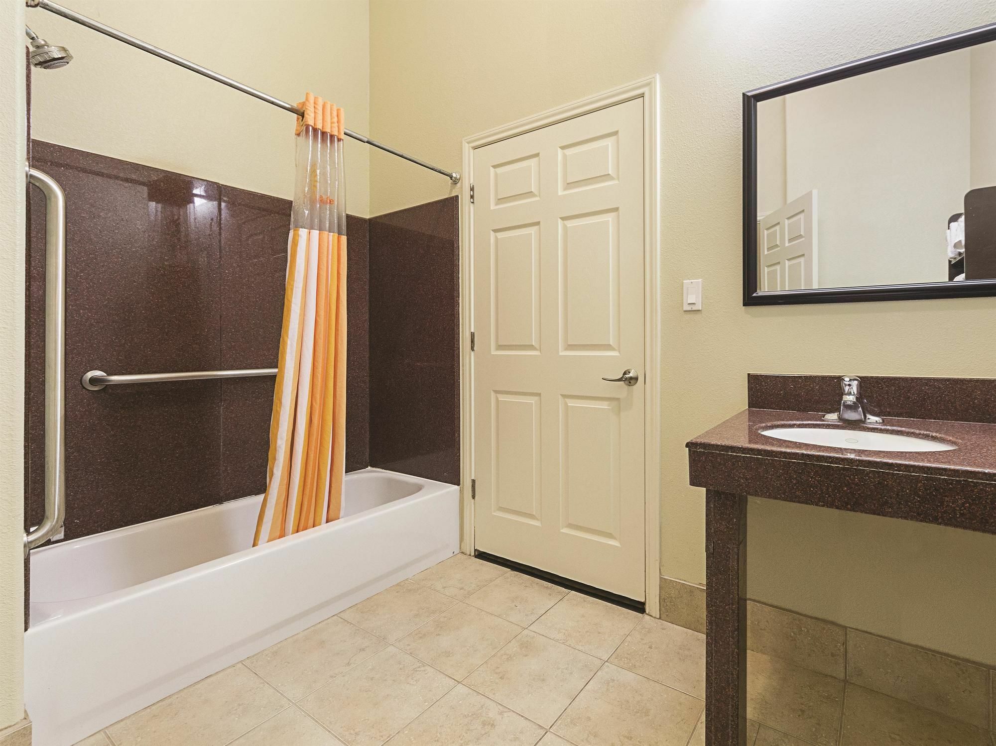 La Quinta By Wyndham San Antonio The 3* Dominion