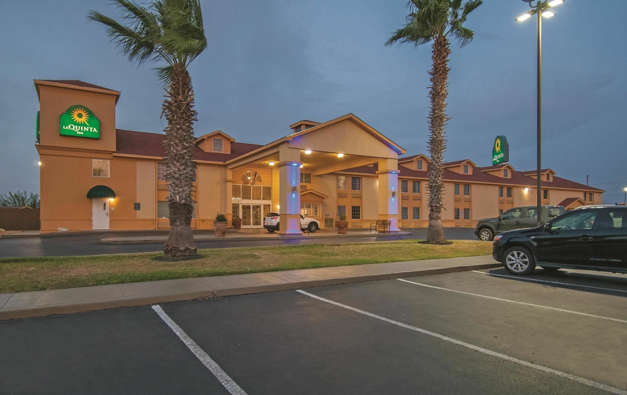 La Quinta By Wyndham Brooks City Base Hotel