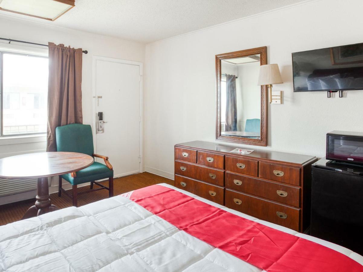 Oyo East Hotel 2*