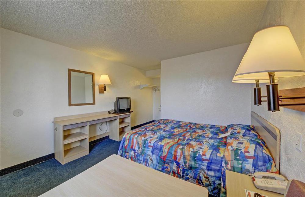 Inn Red Roof Northeast - Rittiman Rd 2*