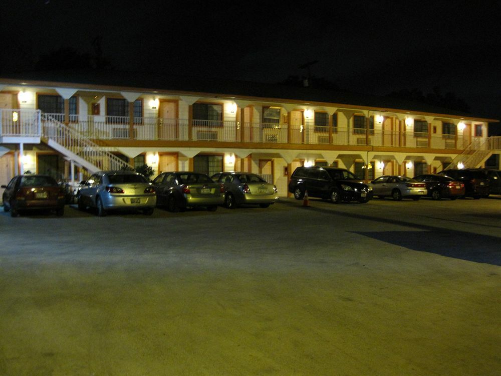 Motel Pinn Road And Lackland Afb And Seaworld