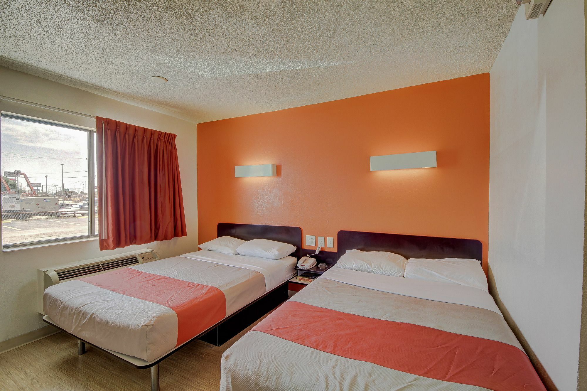 Hotel 6-san Antonio, Tx - Sam Houston Area 2*