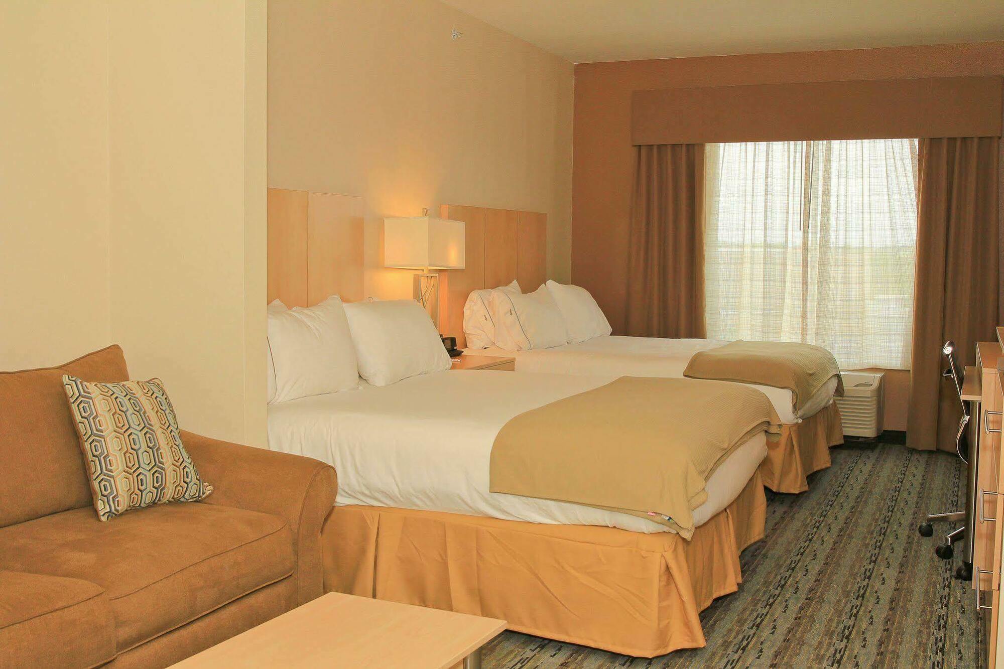 Hotel Express & Brooks Base By Ihg 3*