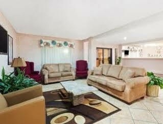 Ramada By Wyndham Near Seaworld - Lackland Afb