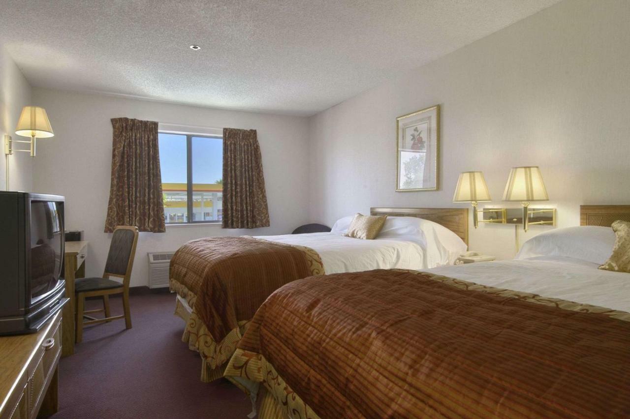 Baymont By Wyndham Near South Texas Medical Ctr 2*