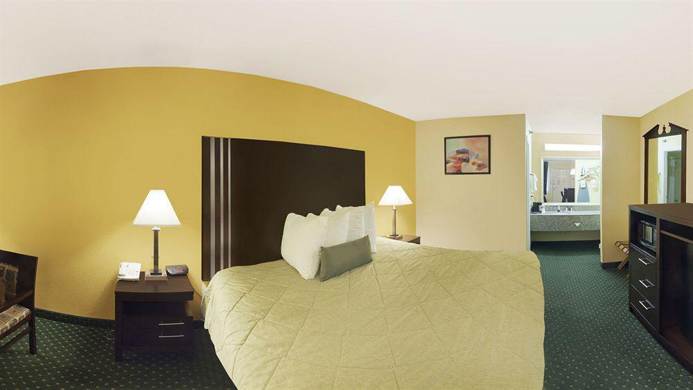 Ramada By Wyndham Near Seaworld - Lackland Afb 3* San Antonio