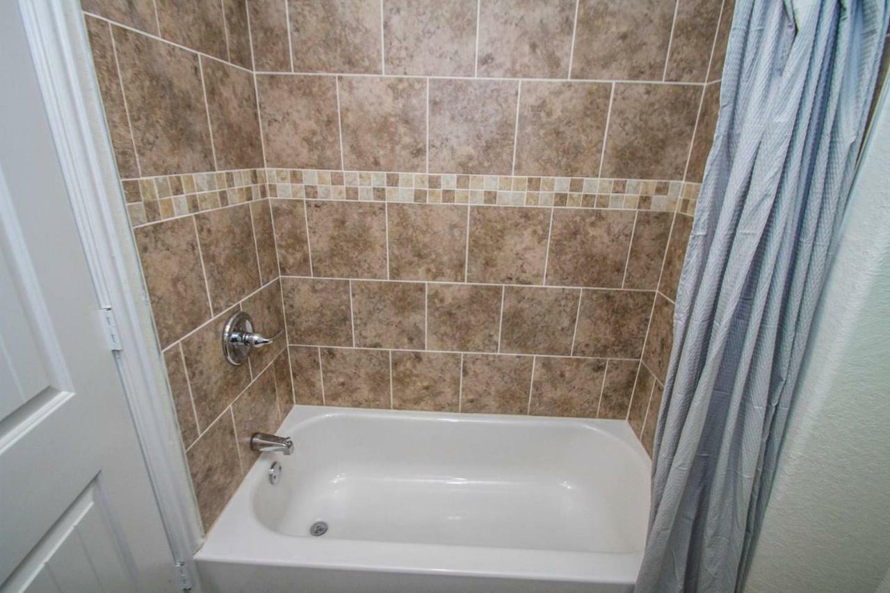 Hays St Cozy Remodeled 2br/2ba House Sleeps 8 Apartment San Antonio