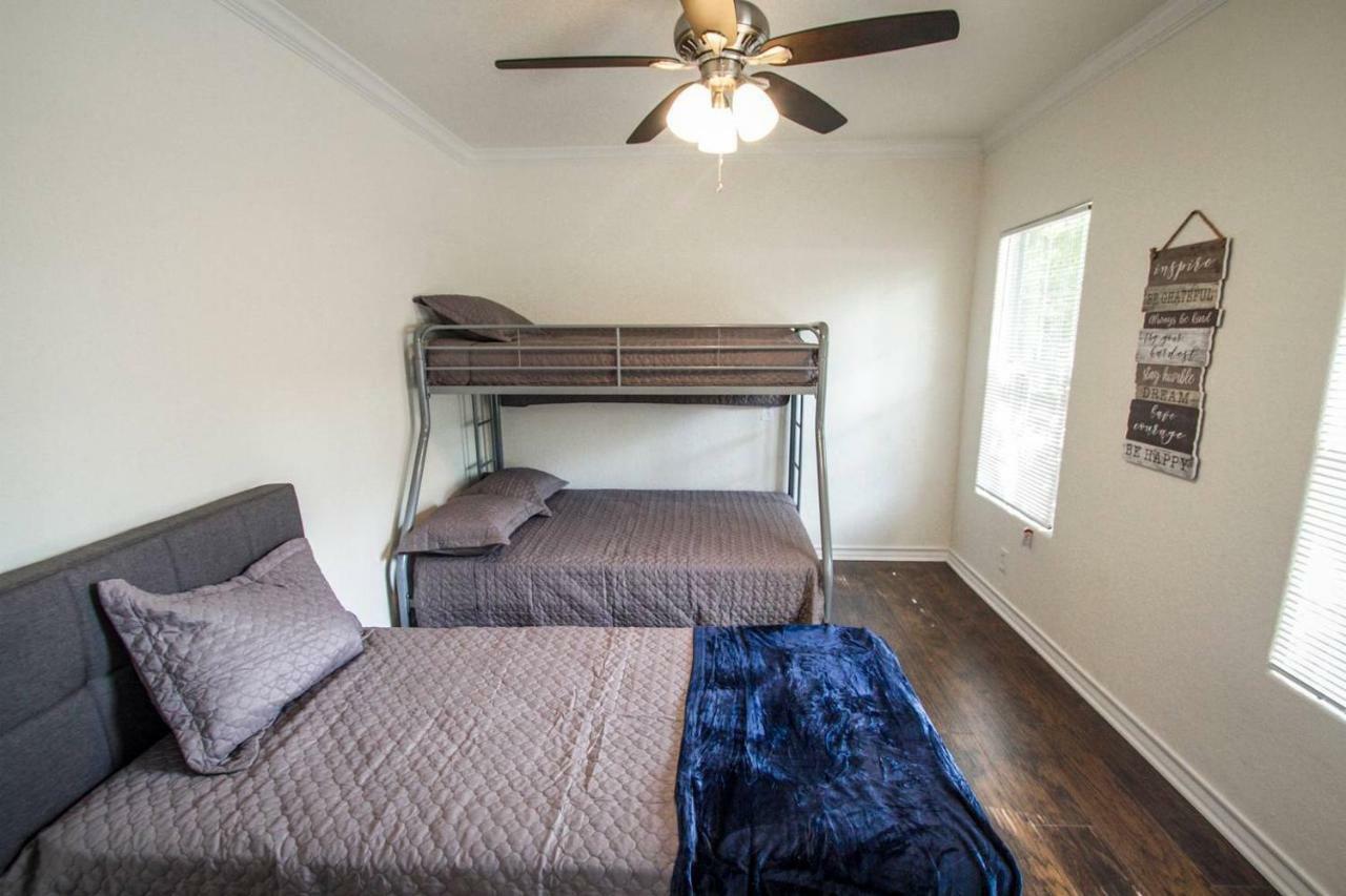Hays St Cozy Remodeled 2br/2ba House Sleeps 8