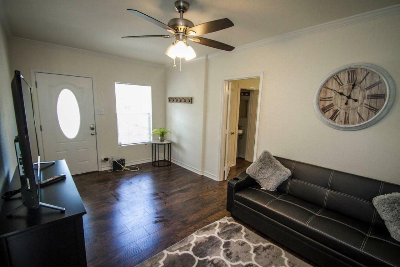 Apartment Hays St Cozy Remodeled 2br/2ba House Sleeps 8 *