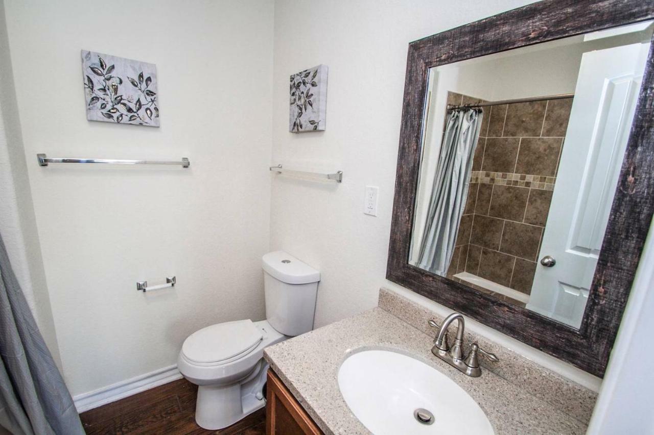 Hays St Cozy Remodeled 2br/2ba House Sleeps 8 Apartment *