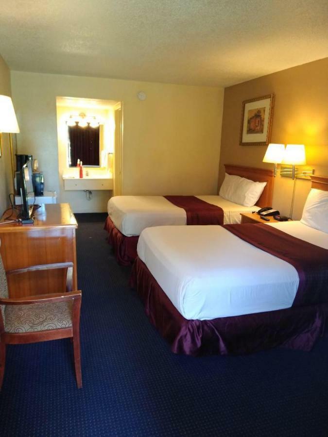 Motel Knights Near Frost Bank Center