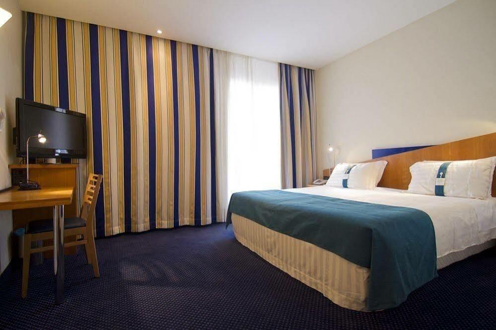 Express & Brooks Base By Ihg Hotel San Antonio