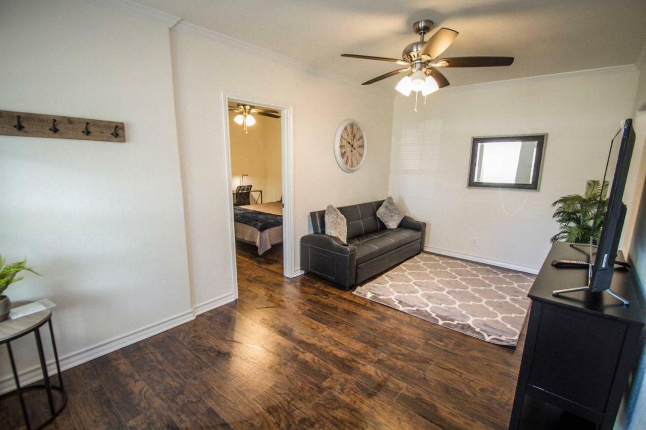Hays St Cozy Remodeled 2br/2ba House Sleeps 8 *