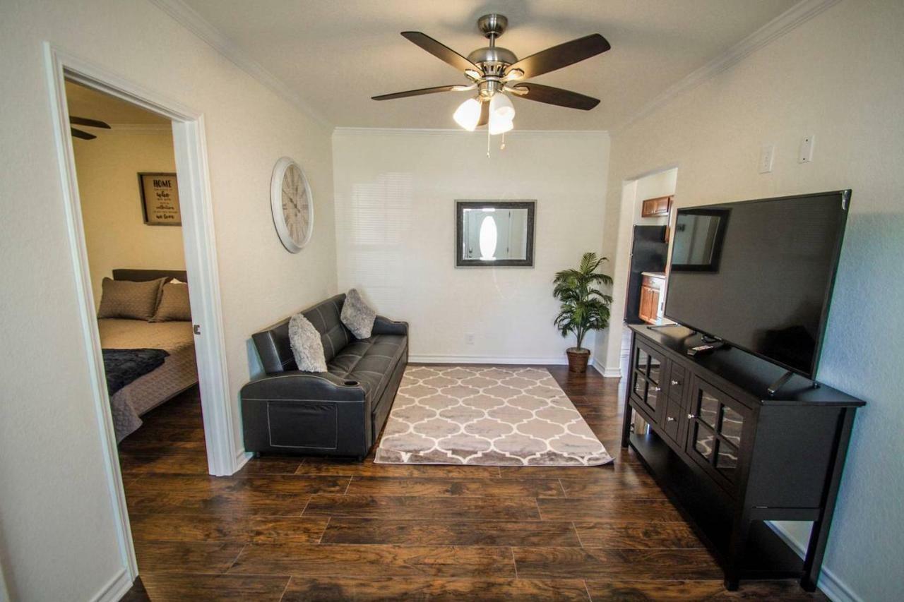 Hays St Cozy Remodeled 2br/2ba House Sleeps 8 Apartment *
