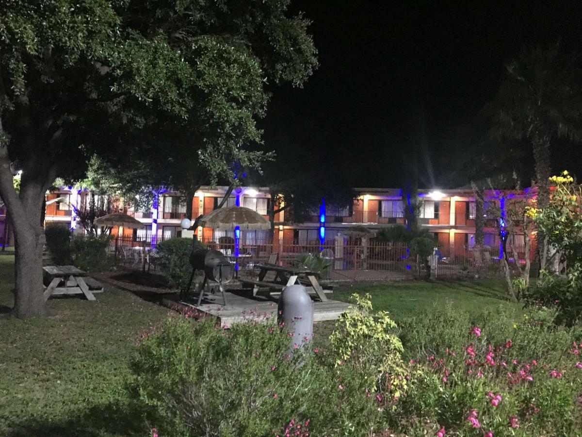 Motel Knights Near Frost Bank Center