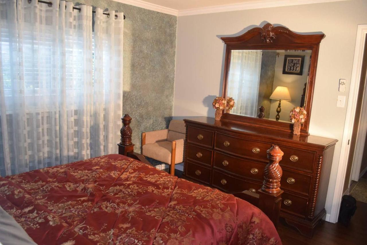 Your Ideal Getaway Home! Close To Utsa & Six Flags San Antonio