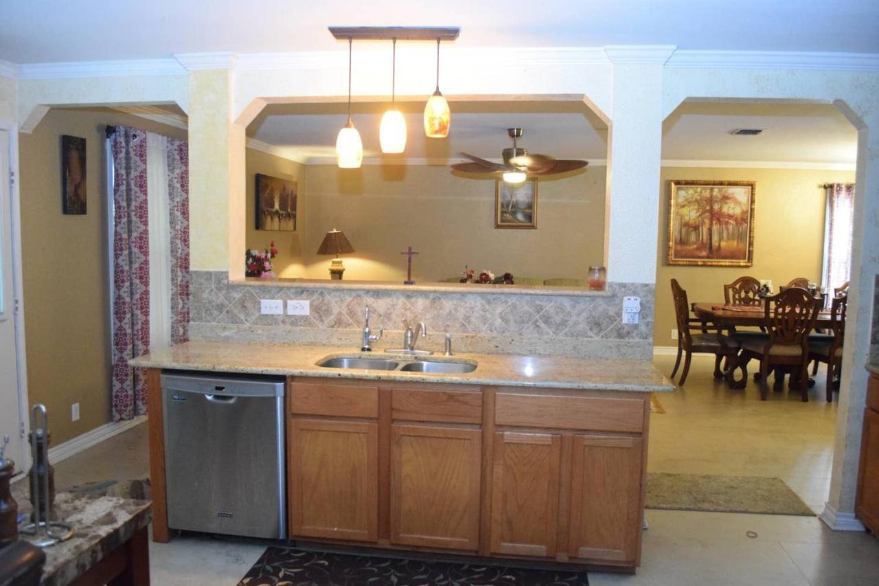 Your Ideal Getaway Home! Close To Utsa & Six Flags