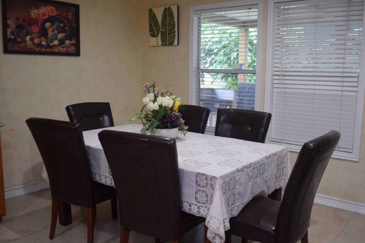 Holiday home Your Ideal Getaway Home! Close To Utsa & Six Flags San Antonio
