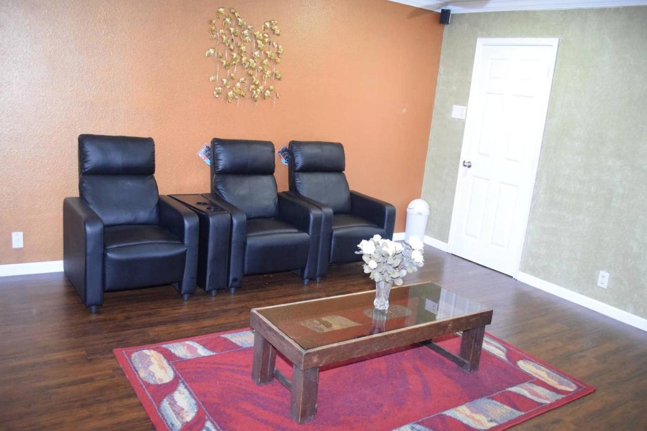Holiday home Your Ideal Getaway Home! Close To Utsa & Six Flags San Antonio