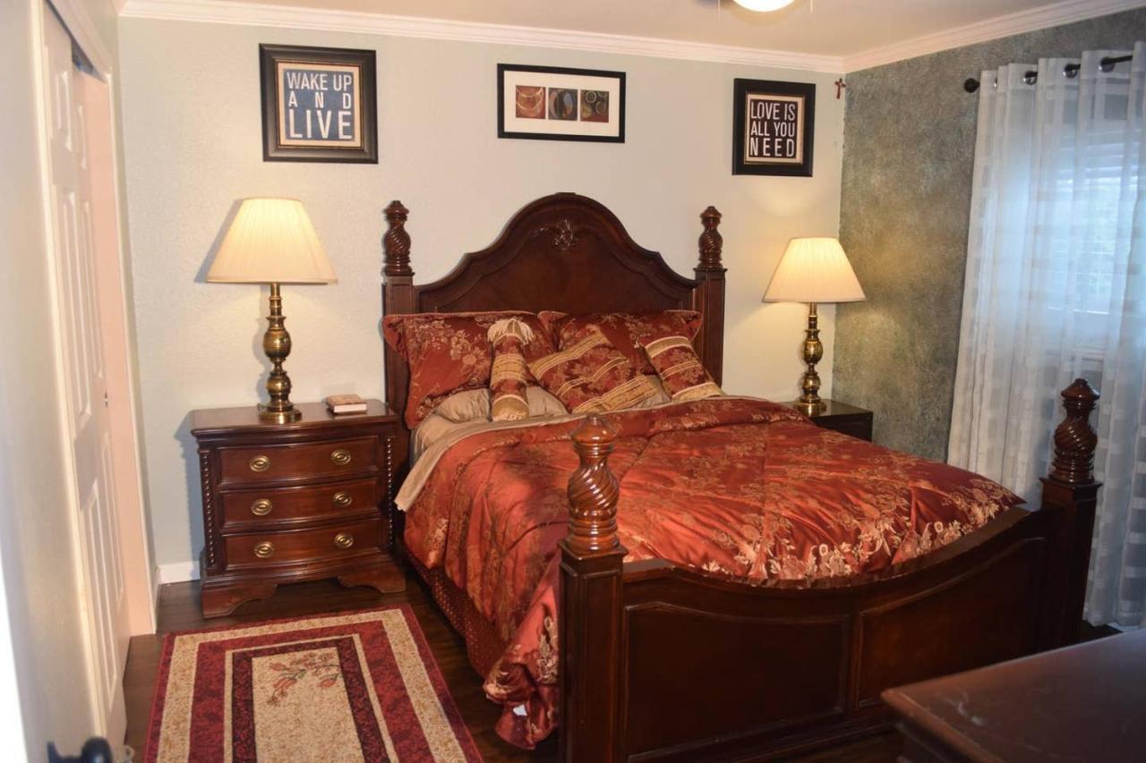 Your Ideal Getaway Home! Close To Utsa & Six Flags Holiday home *
