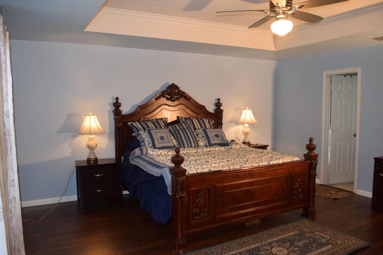 Your Ideal Getaway Home! Close To Utsa & Six Flags